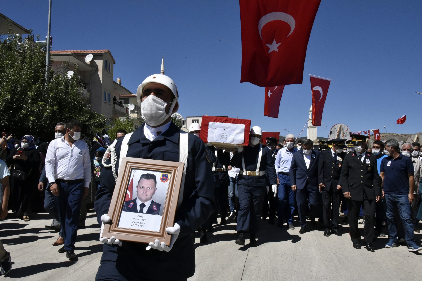 Köse şehidini son yolculuğuna uğurladı 13