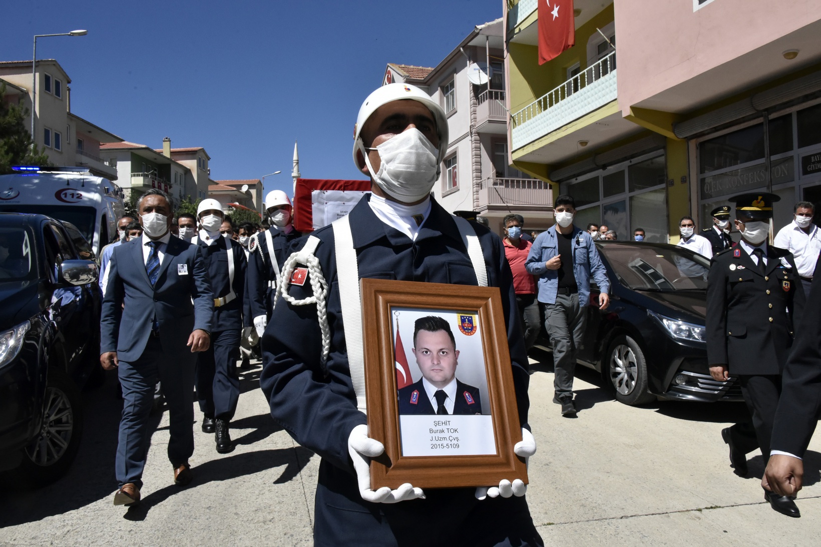 Köse şehidini son yolculuğuna uğurladı 1