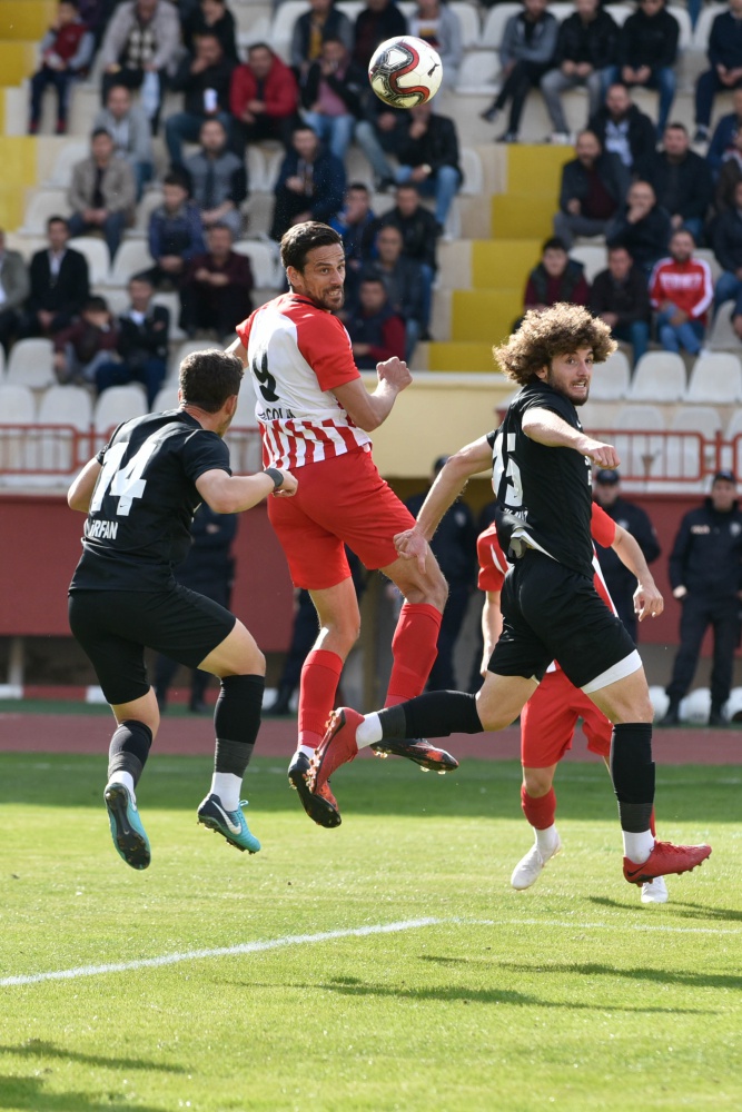 Gümüş'ün sahasında galibiyet orucu devam ediyor: 1-1 43