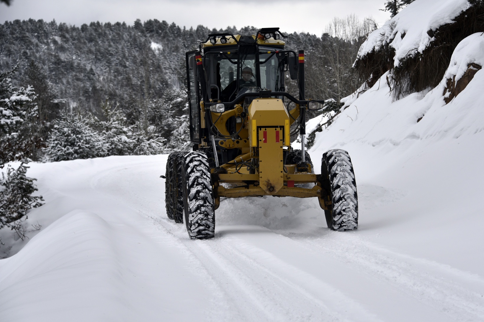 Gümüşhane'de karla mücadele çalışmaları devam ediyor 1