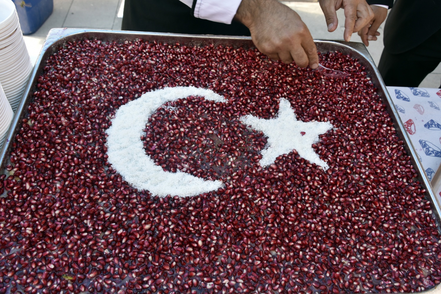 Gümüşhane’de Belediye Başkanlığı tarafından vatandaşlara aşure ikram edildi 10