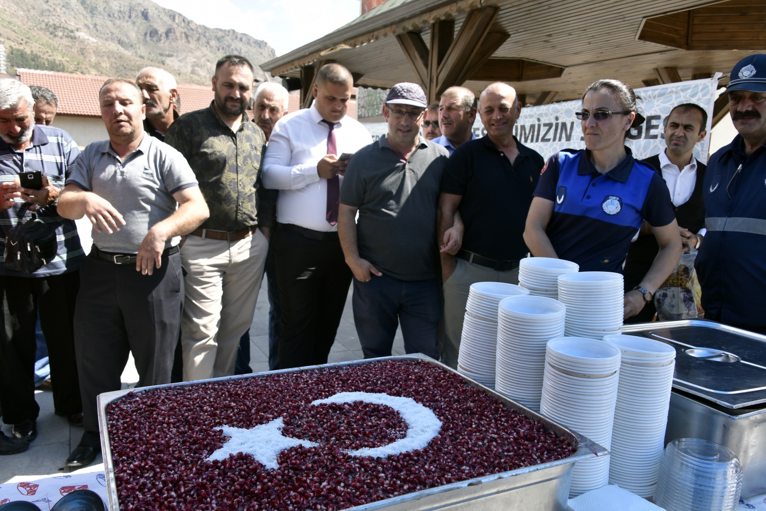 Gümüşhane’de Belediye Başkanlığı tarafından vatandaşlara aşure ikram edildi 16