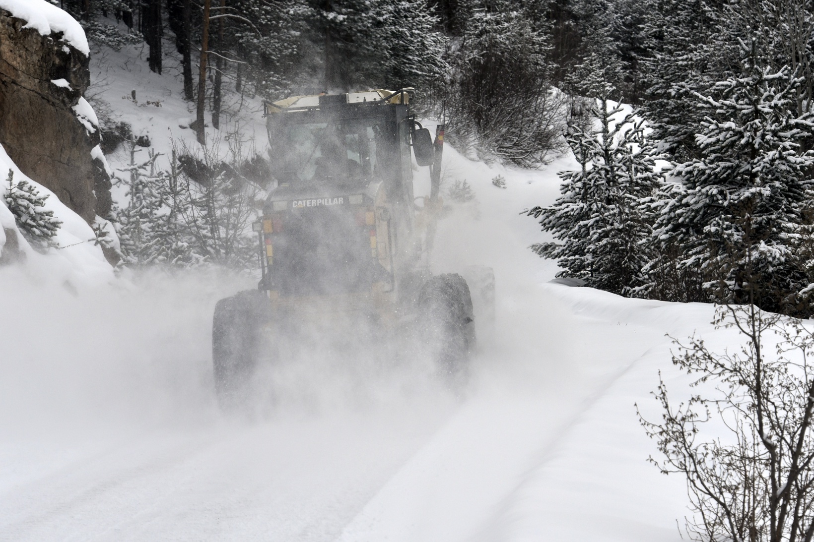 Gümüşhane'de karla mücadele çalışmaları devam ediyor 19
