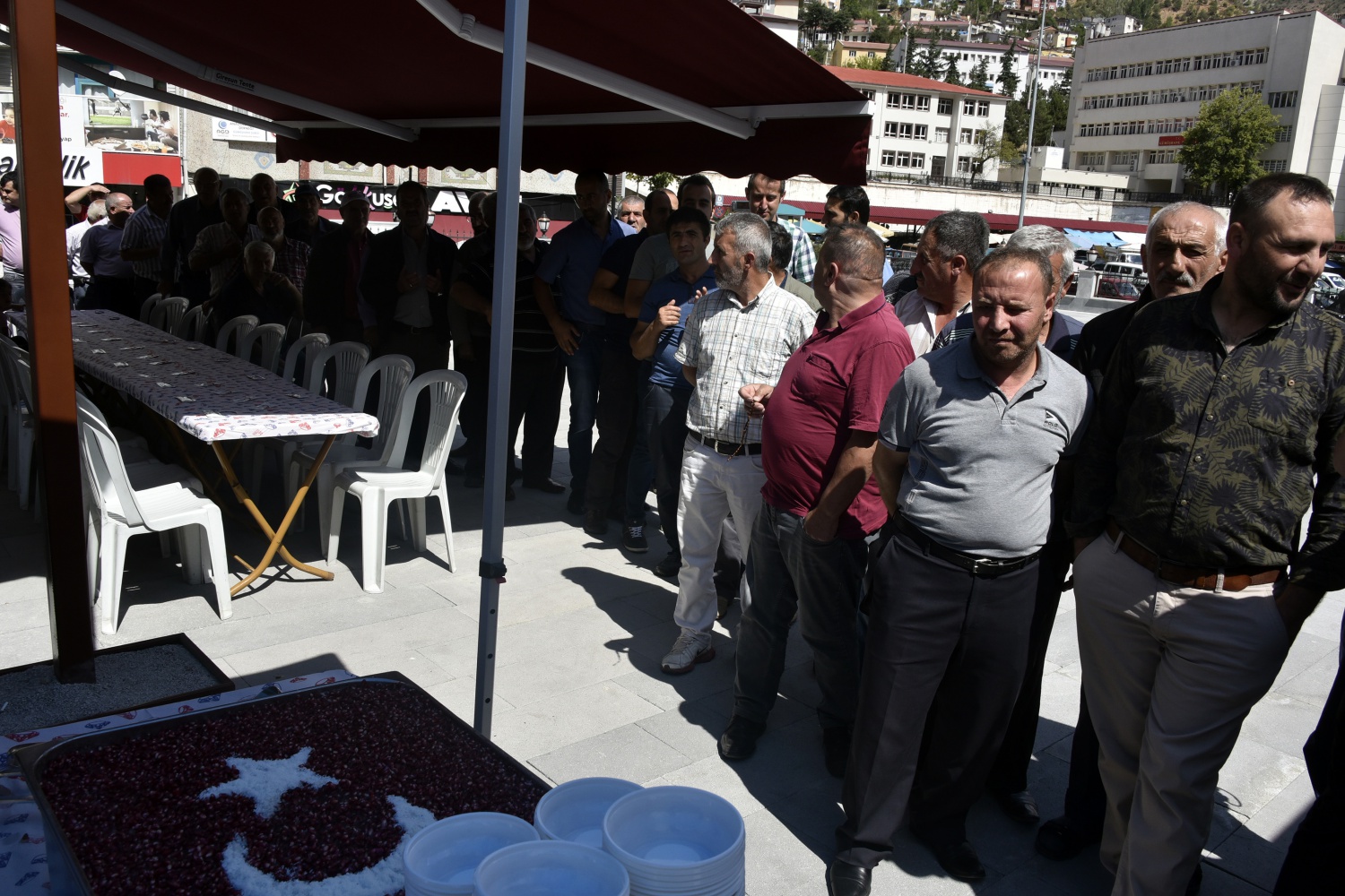 Gümüşhane’de Belediye Başkanlığı tarafından vatandaşlara aşure ikram edildi 8