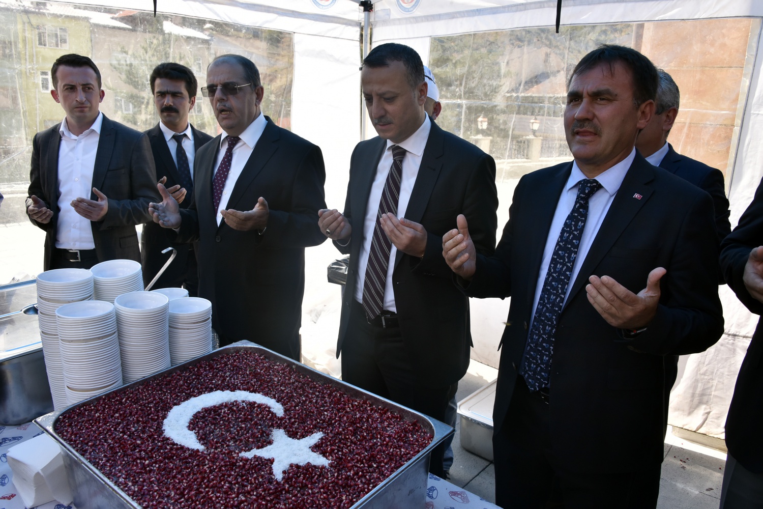 Gümüşhane’de Belediye Başkanlığı tarafından vatandaşlara aşure ikram edildi 11