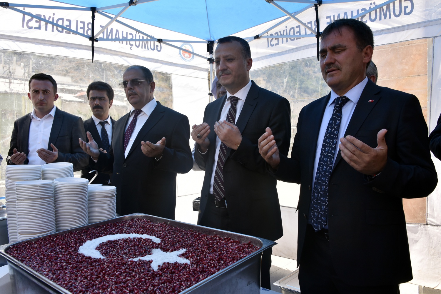 Gümüşhane’de Belediye Başkanlığı tarafından vatandaşlara aşure ikram edildi 7