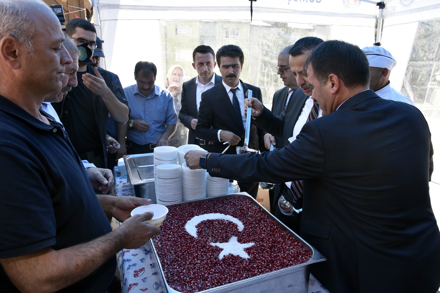 Gümüşhane’de Belediye Başkanlığı tarafından vatandaşlara aşure ikram edildi 15