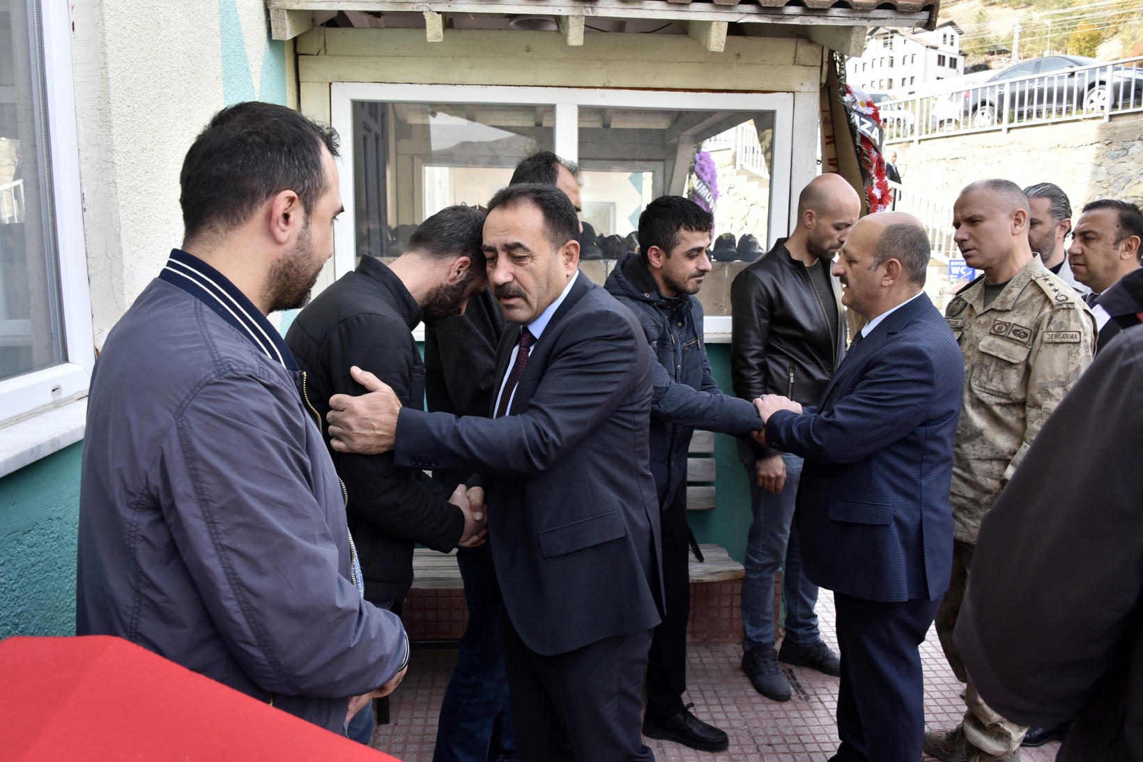 Genç yaşta kalp krizi geçiren polis memuru son yolculuğuna uğurlandı 3