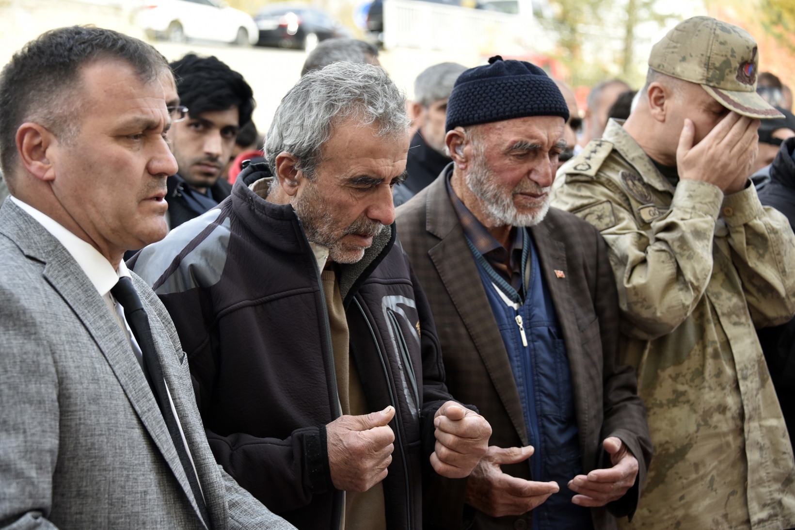 Genç yaşta kalp krizi geçiren polis memuru son yolculuğuna uğurlandı 5