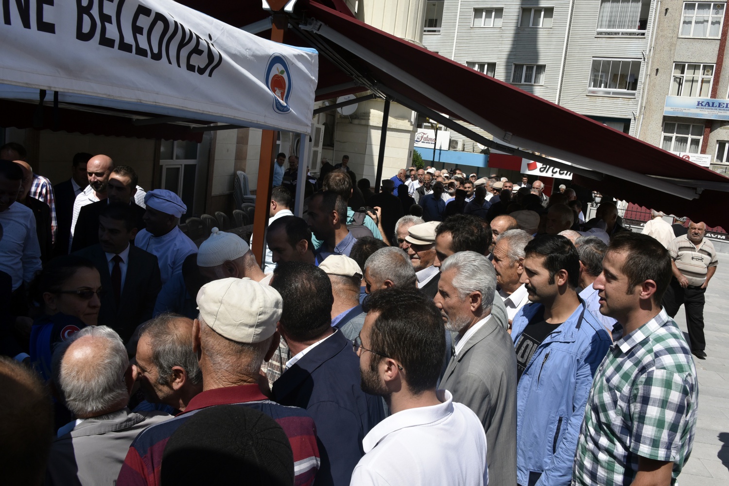 Gümüşhane’de Belediye Başkanlığı tarafından vatandaşlara aşure ikram edildi 14