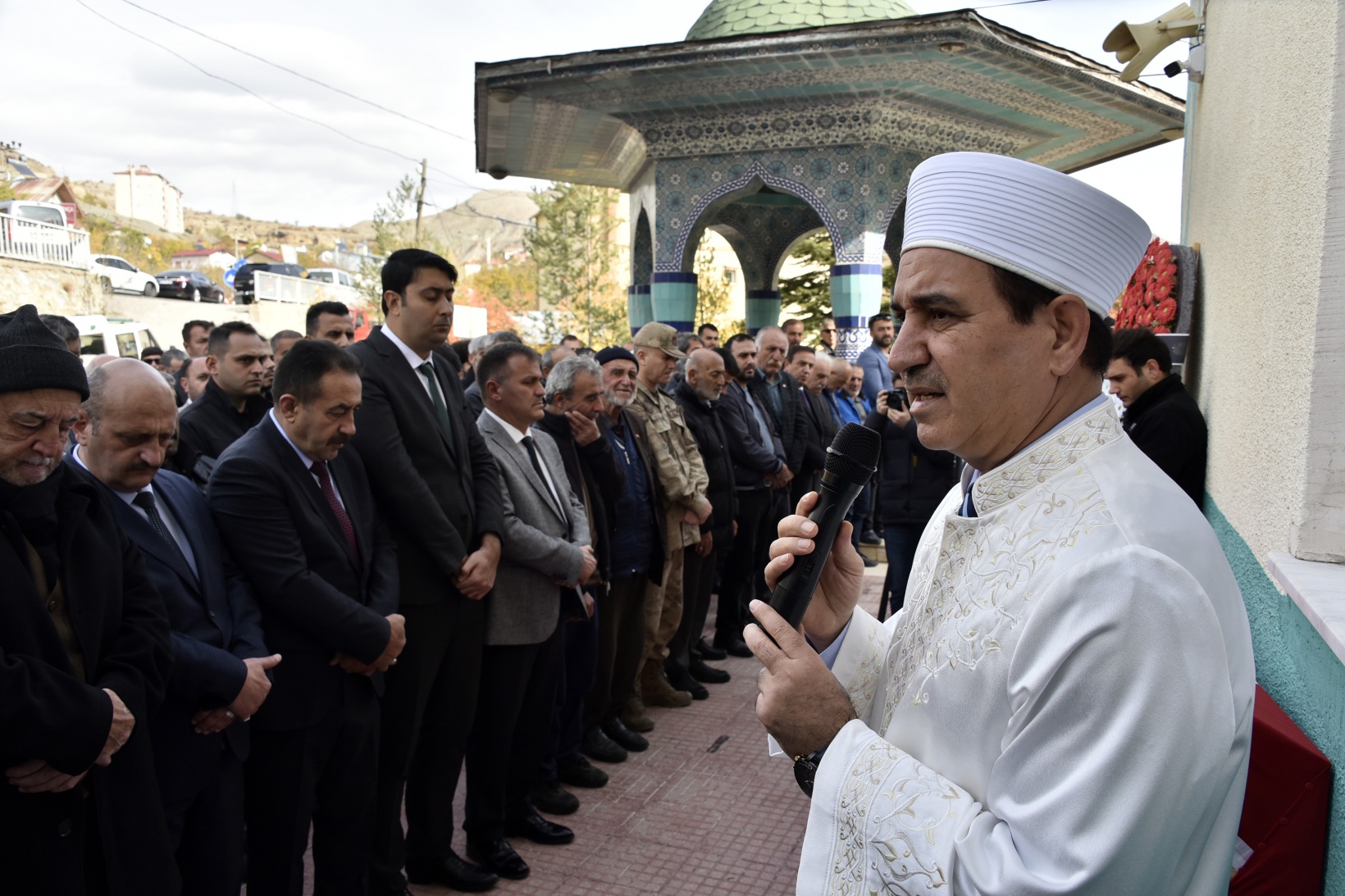 Genç yaşta kalp krizi geçiren polis memuru son yolculuğuna uğurlandı 10