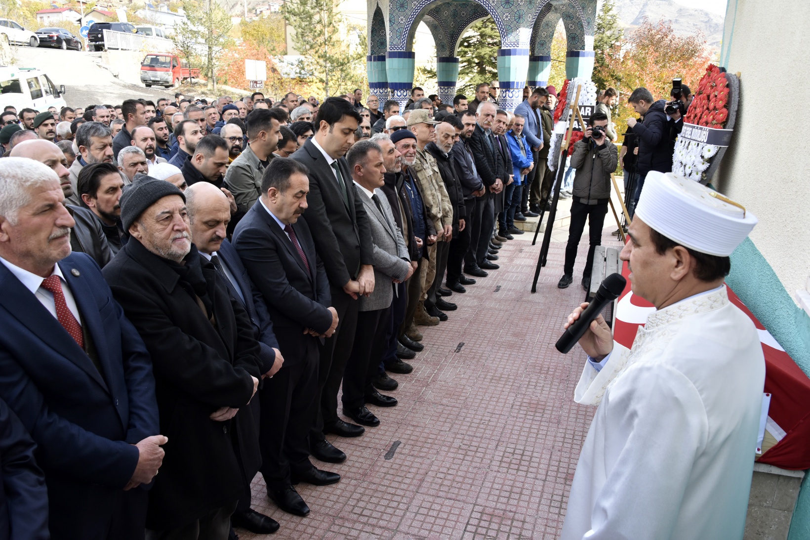Genç yaşta kalp krizi geçiren polis memuru son yolculuğuna uğurlandı 11