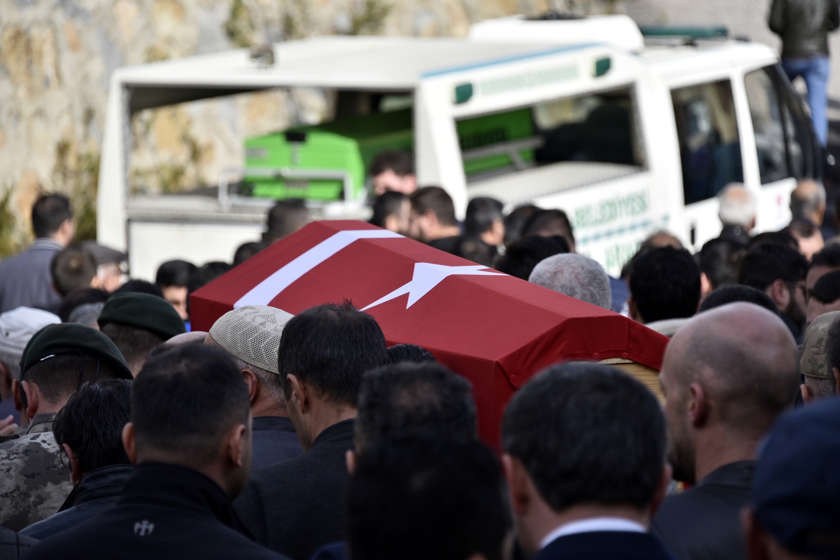 Genç yaşta kalp krizi geçiren polis memuru son yolculuğuna uğurlandı 1