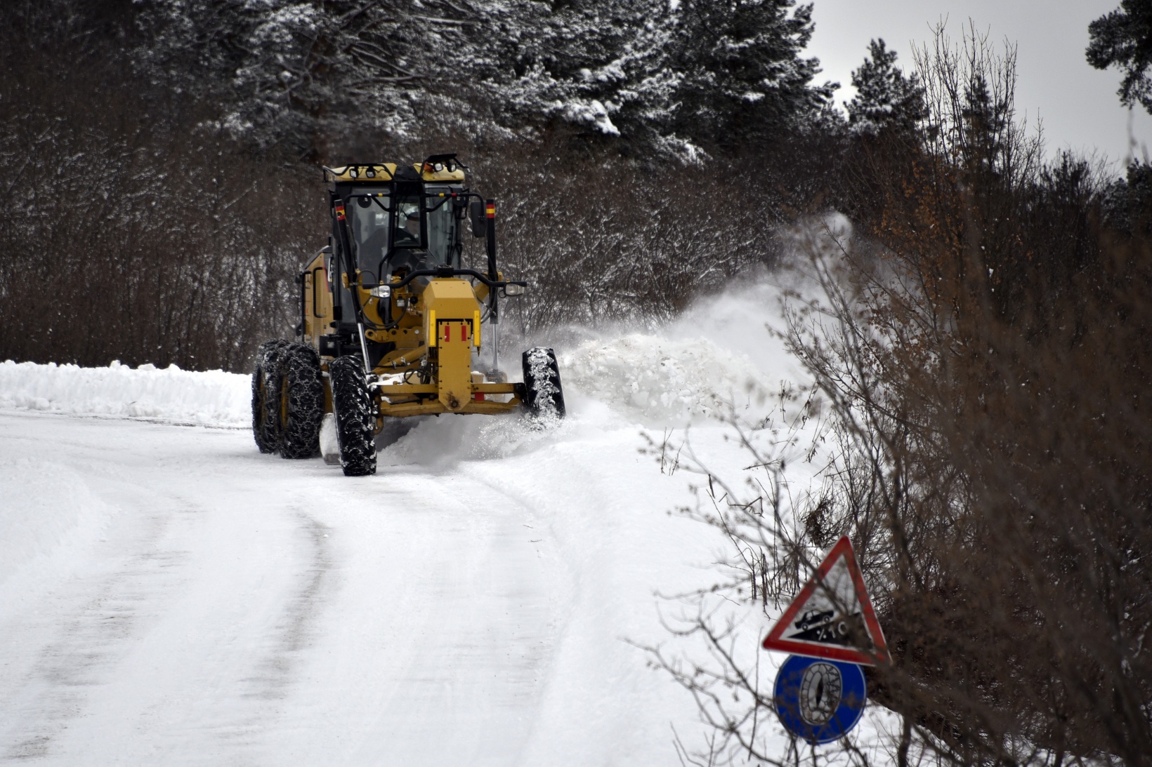 Gümüşhane'de karla mücadele çalışmaları devam ediyor 20