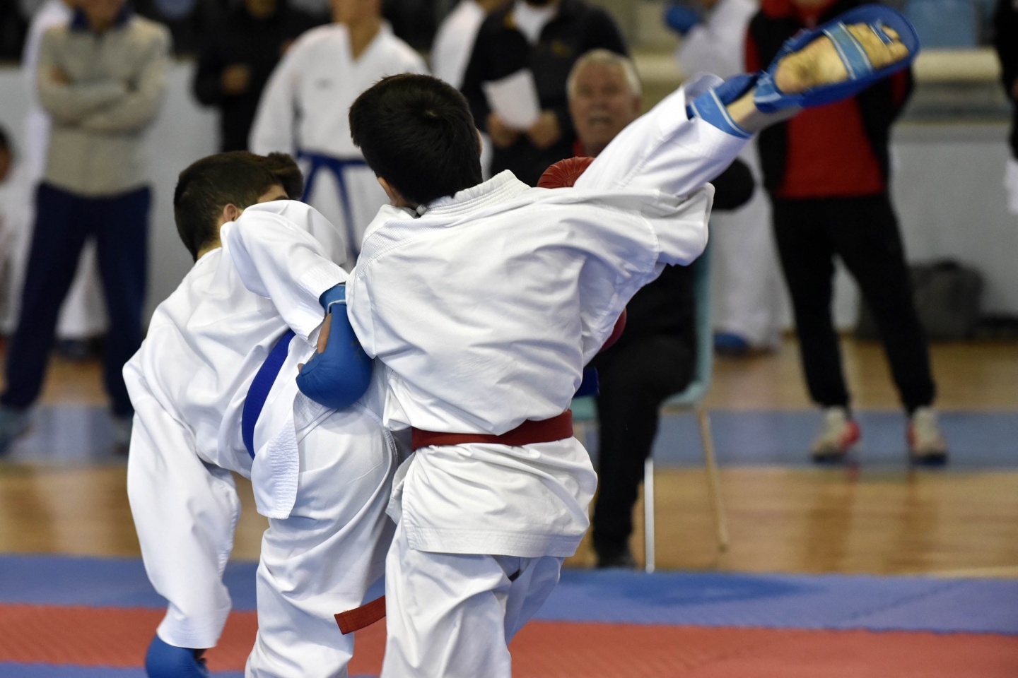 Okullar Arası Gençler Karate müsabakaları Gümüşhane’de başladı 7