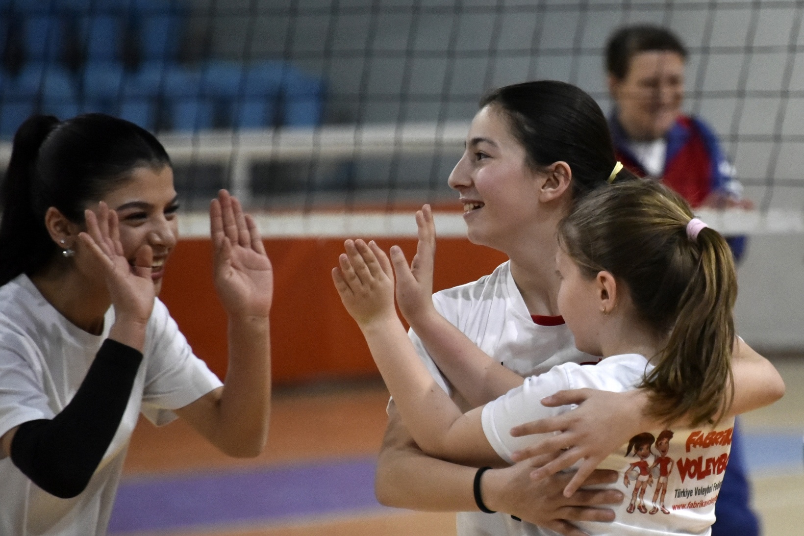 Gümüşhane’de anneler ve kızları voleybol maçında karşılaştı 9