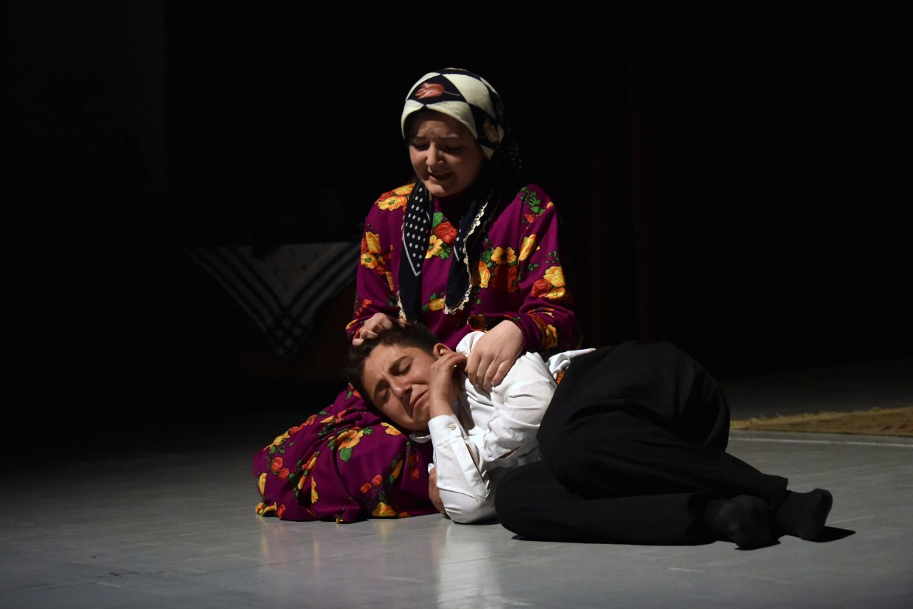 Gümüşhane’de ‘Ateşten Ocak’ Sahnelendi 15