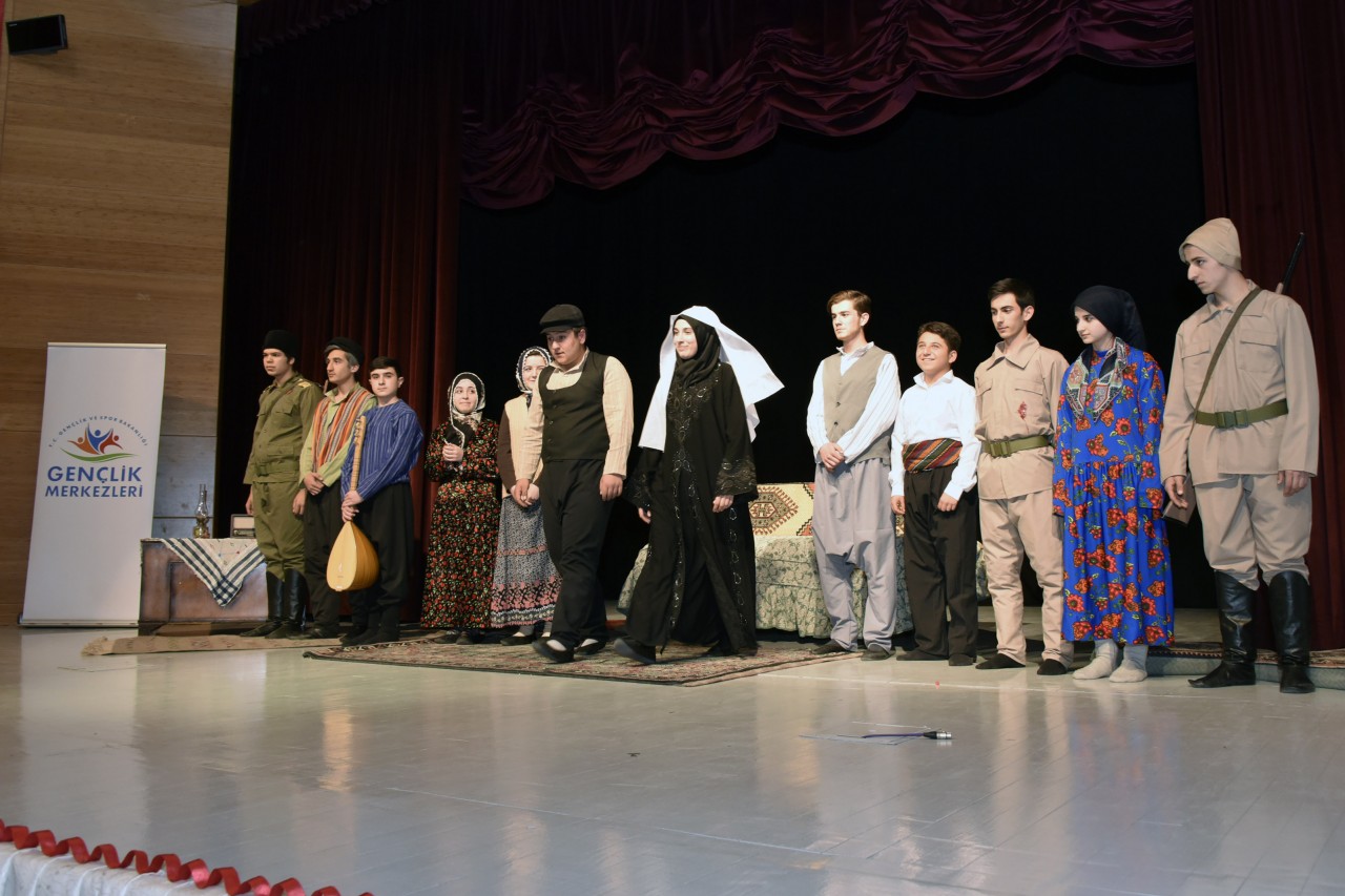 Gümüşhane’de ‘Ateşten Ocak’ Sahnelendi 17