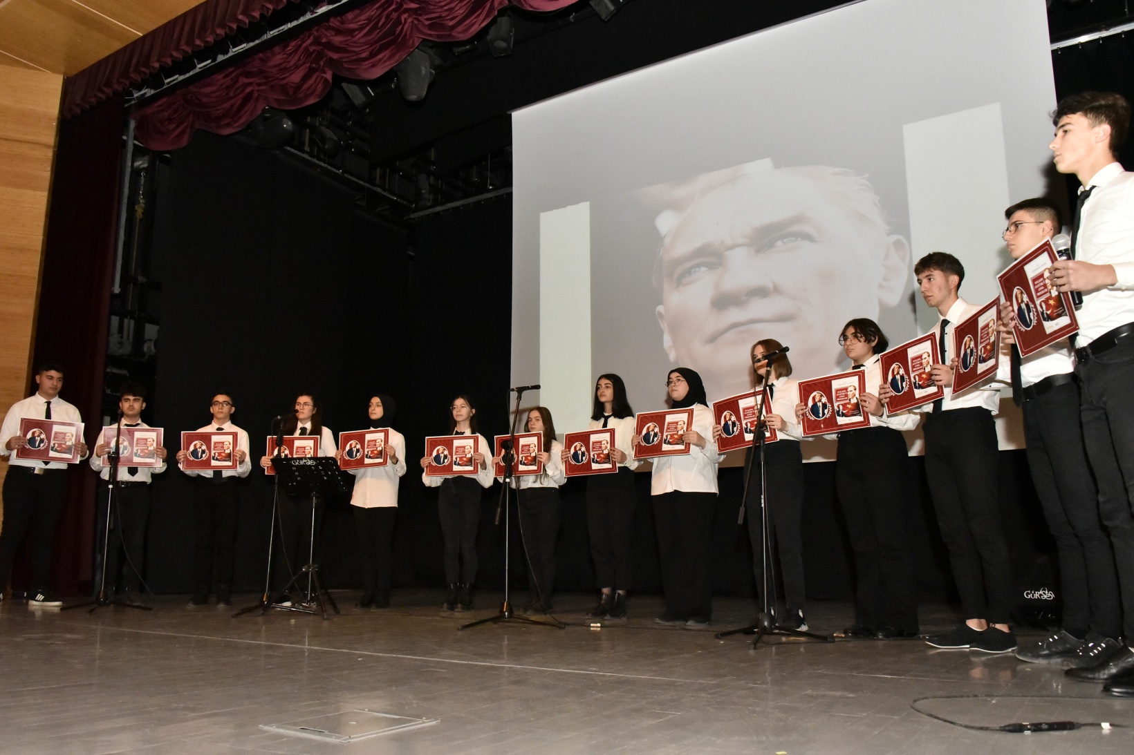 Gazi Mustafa Kemal Atatürk vefatının 84.yılında Gümüşhane’de anıldı 17