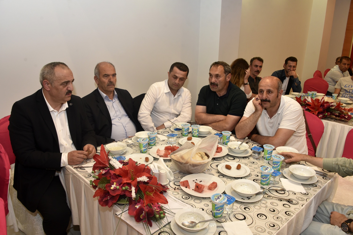 Ustaoğlu Grup’tan AK Parti’ye destek programı 10