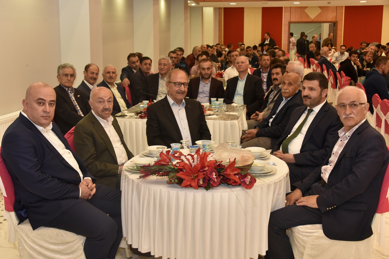 Ustaoğlu Grup’tan AK Parti’ye destek programı 13