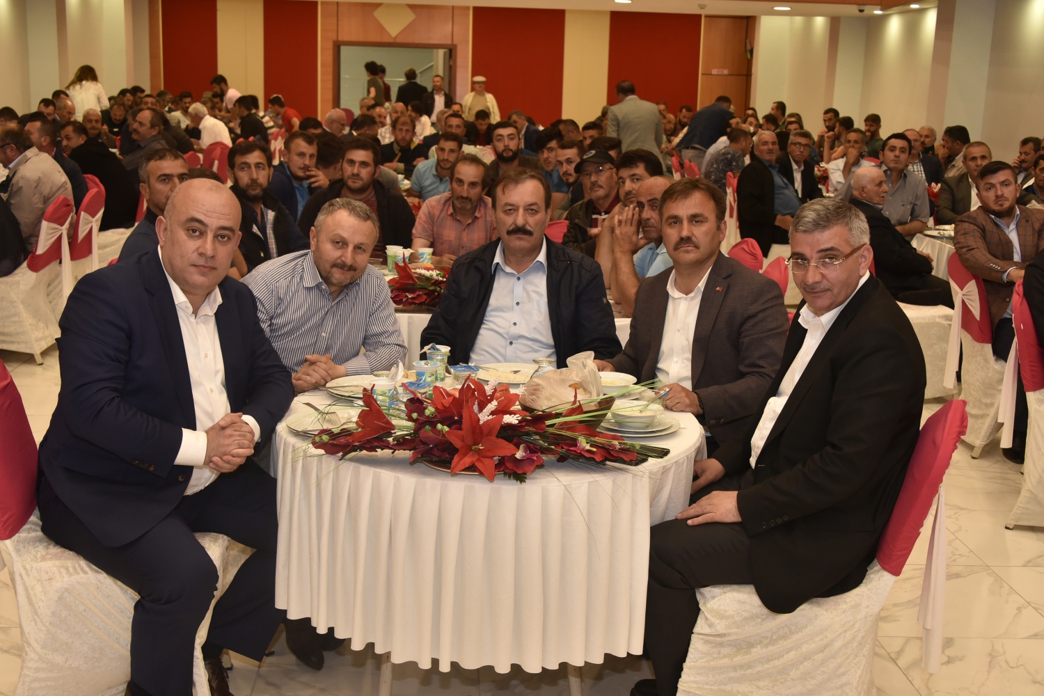 Ustaoğlu Grup’tan AK Parti’ye destek programı 14