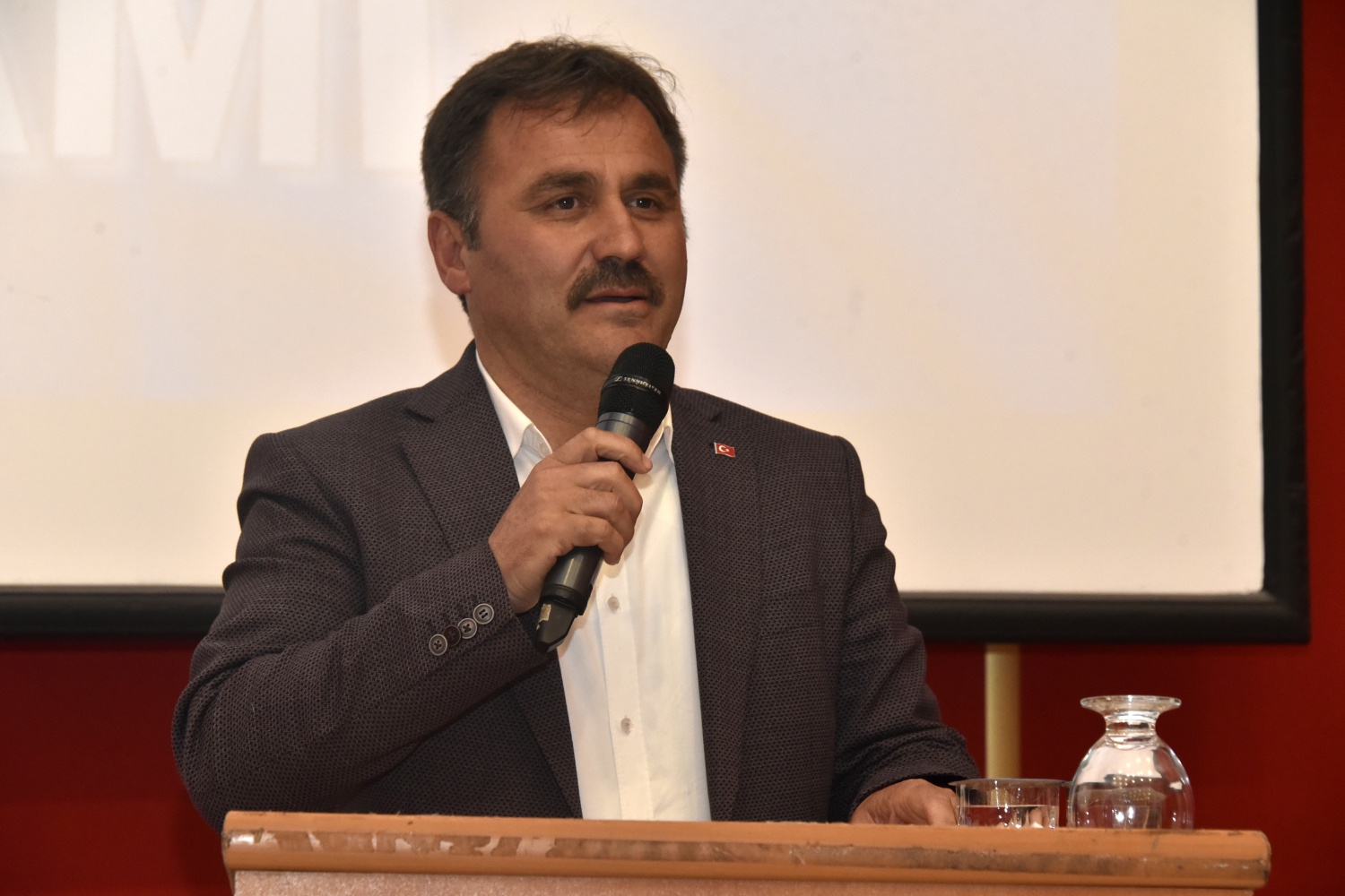 Ustaoğlu Grup’tan AK Parti’ye destek programı 16