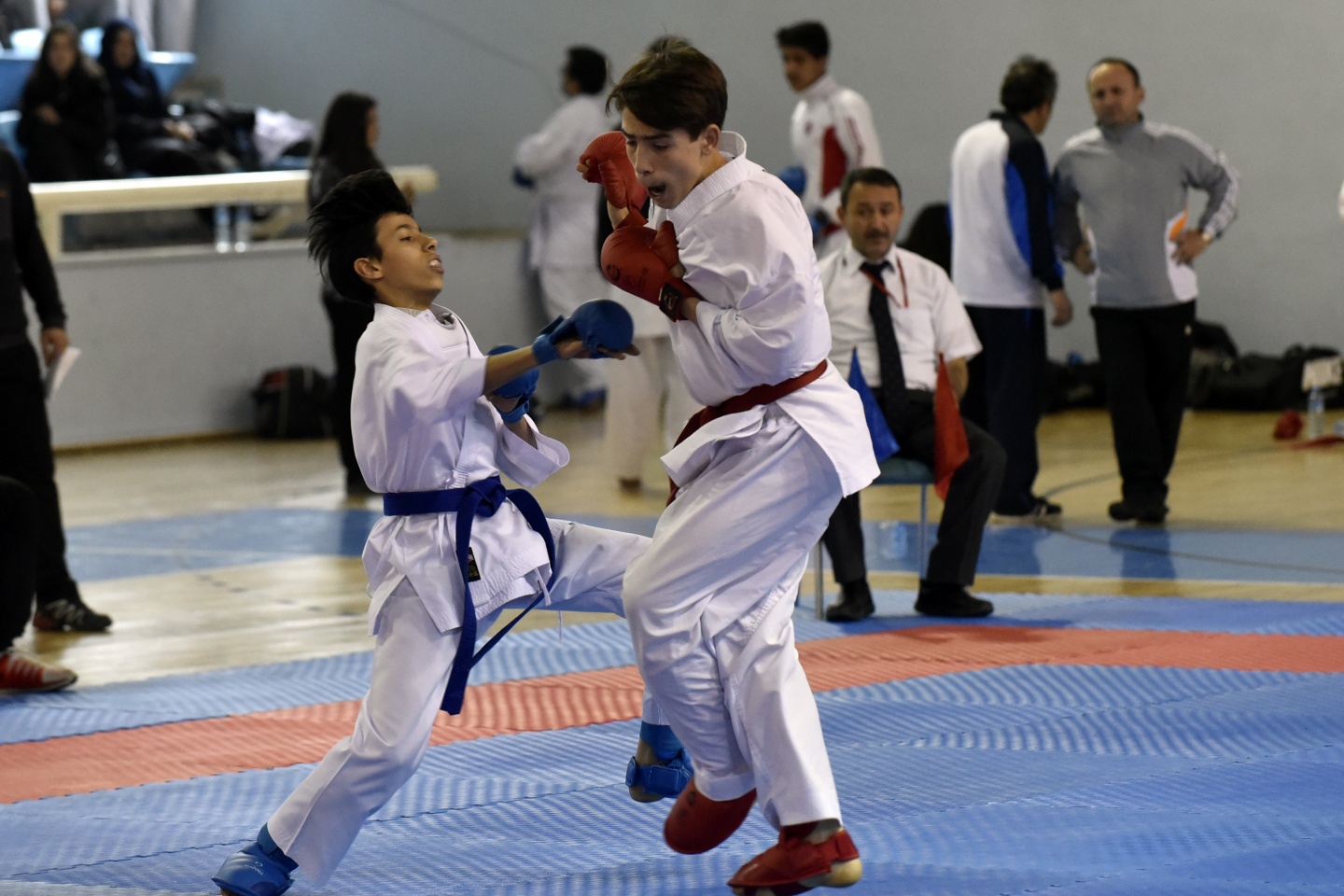 Okullar Arası Gençler Karate müsabakaları Gümüşhane’de başladı 22