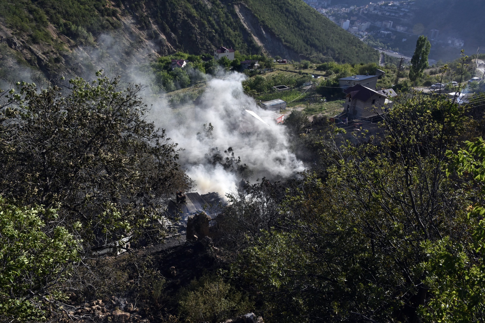 Torul'da korkutan yangın 7