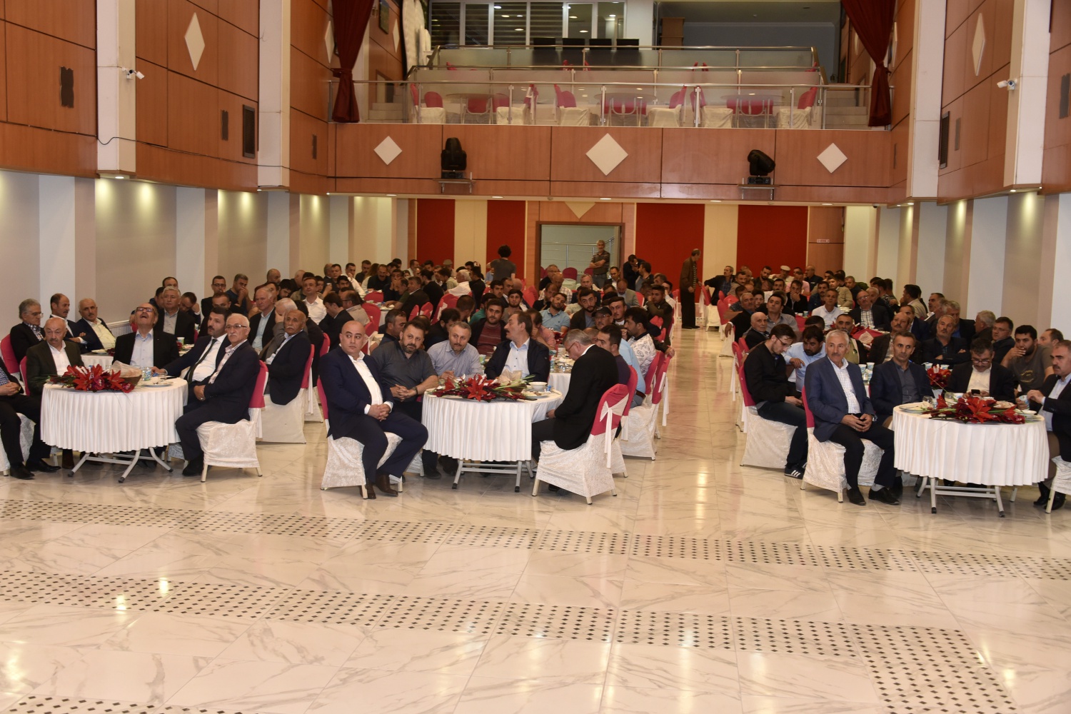 Ustaoğlu Grup’tan AK Parti’ye destek programı 15