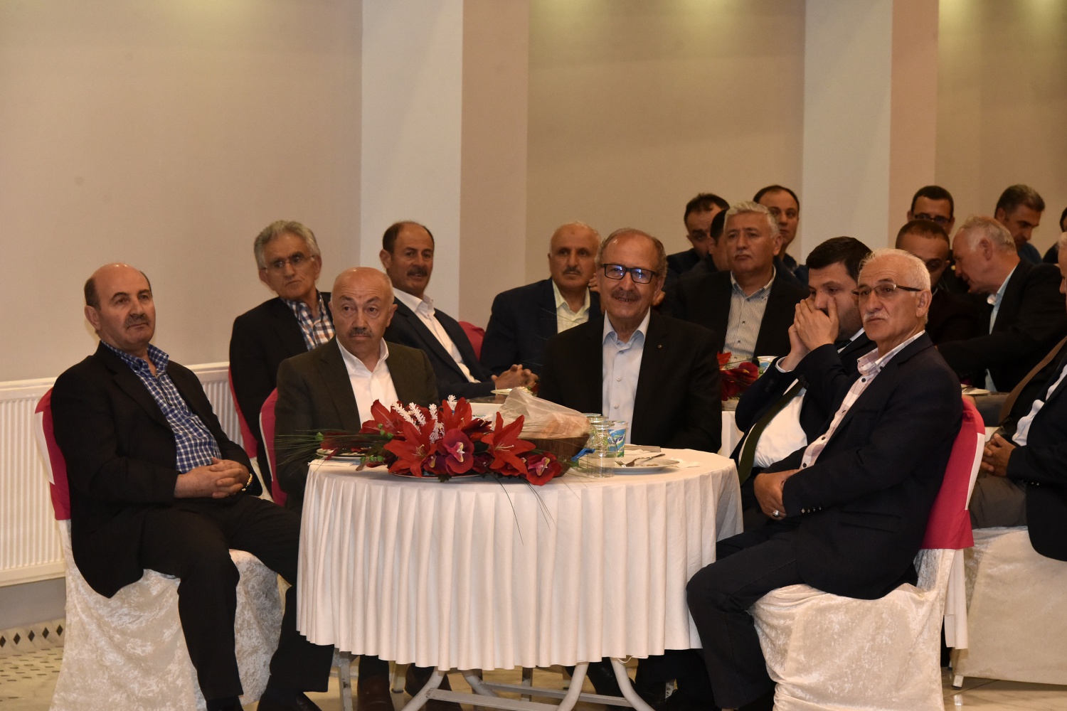 Ustaoğlu Grup’tan AK Parti’ye destek programı 18