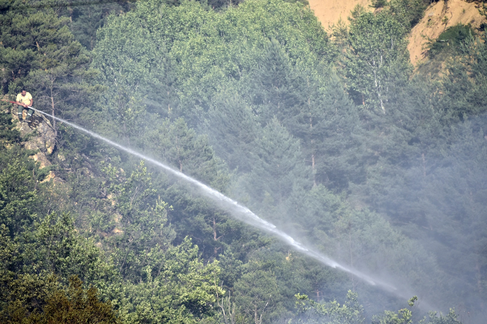 Torul'da korkutan yangın 1
