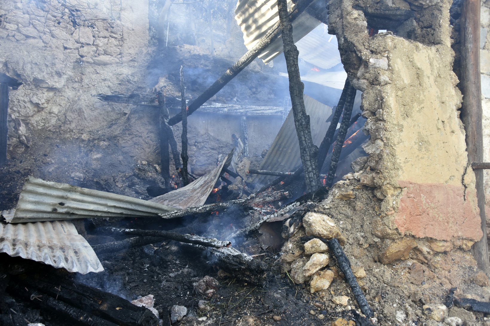 Torul'da korkutan yangın 11