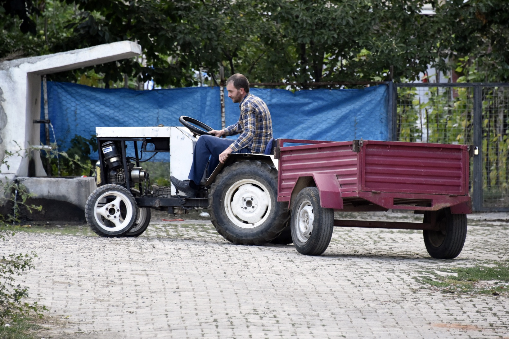 Babası yorulmasın diye traktör yaptı 15