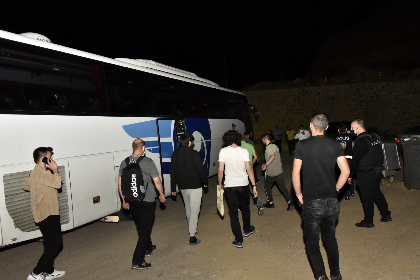 Van’dan yola çıkan Covid-19 hastası Afgan genç Gümüşhane’de karantinaya alındı 3