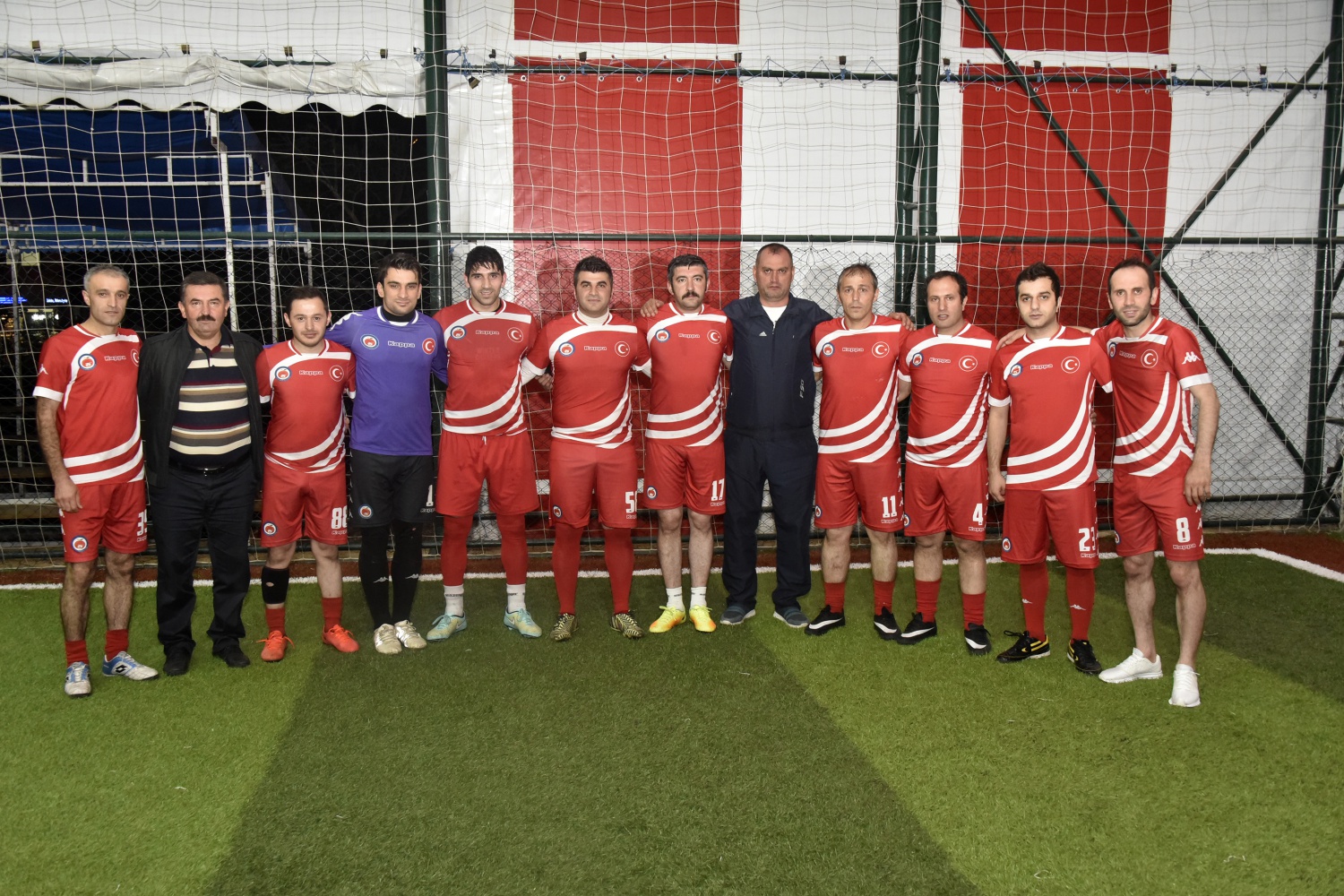 Gümüşhane’de kurumlararası halı saha turnuvasının şampiyonu Belediye oldu 14