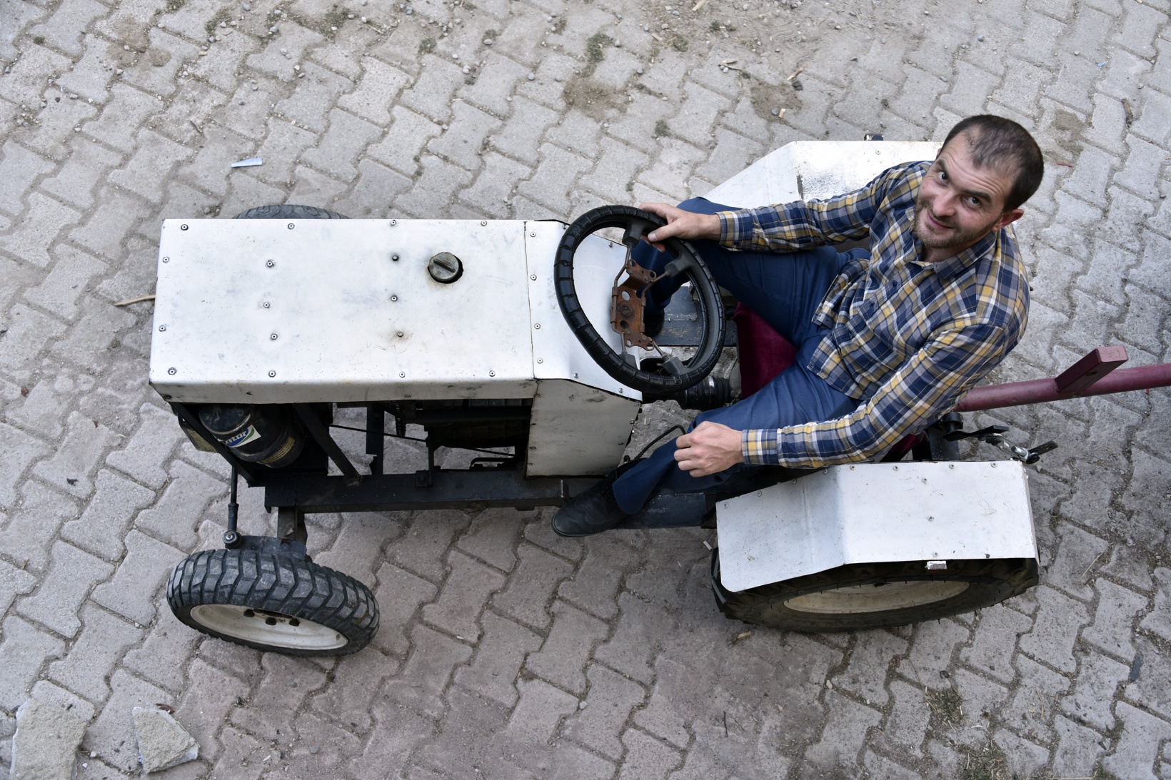 Babası yorulmasın diye traktör yaptı 4