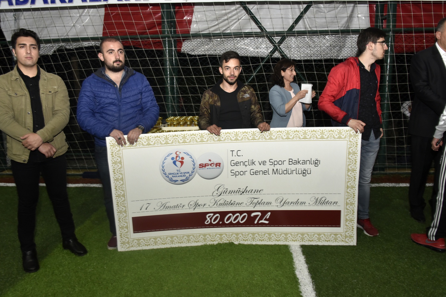 Gümüşhane’de kurumlararası halı saha turnuvasının şampiyonu Belediye oldu 15