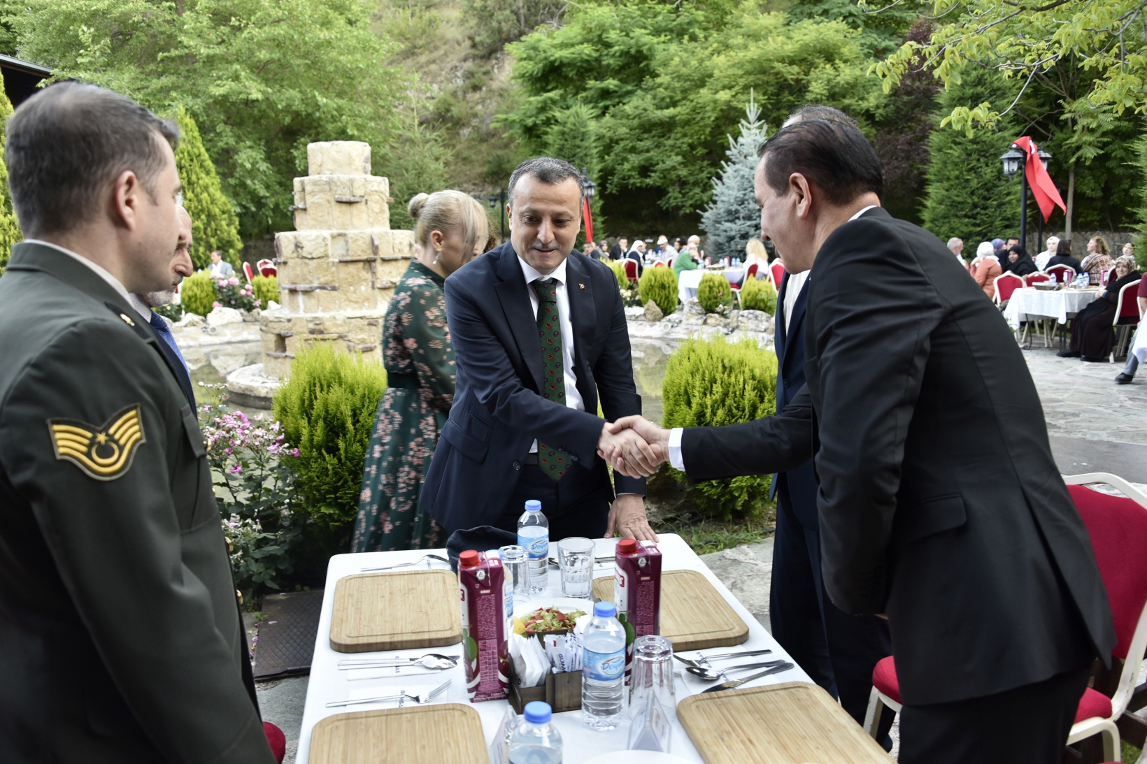 Şehit aileleri ve gaziler onuruna yemek 23