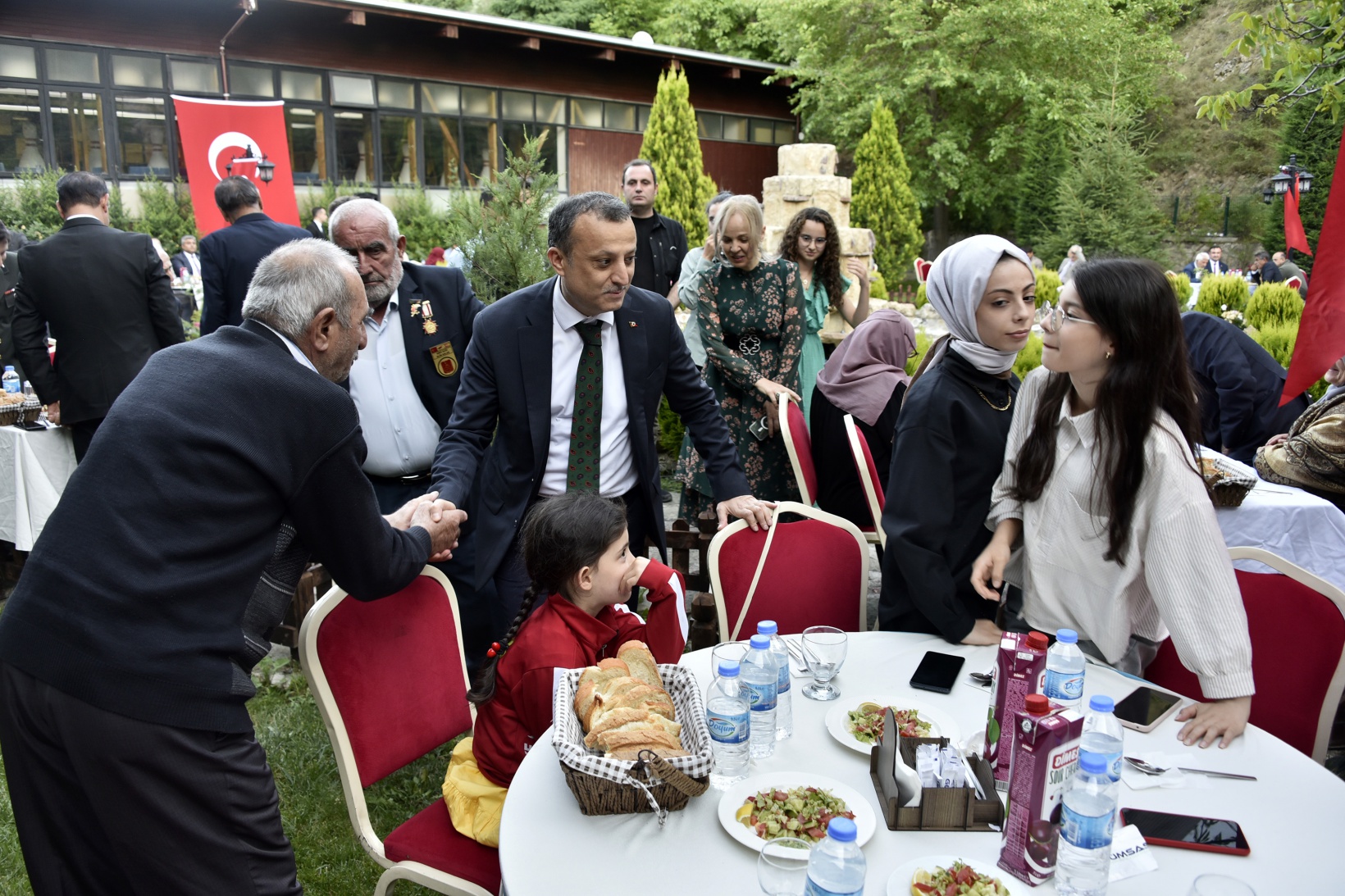 Şehit aileleri ve gaziler onuruna yemek 26