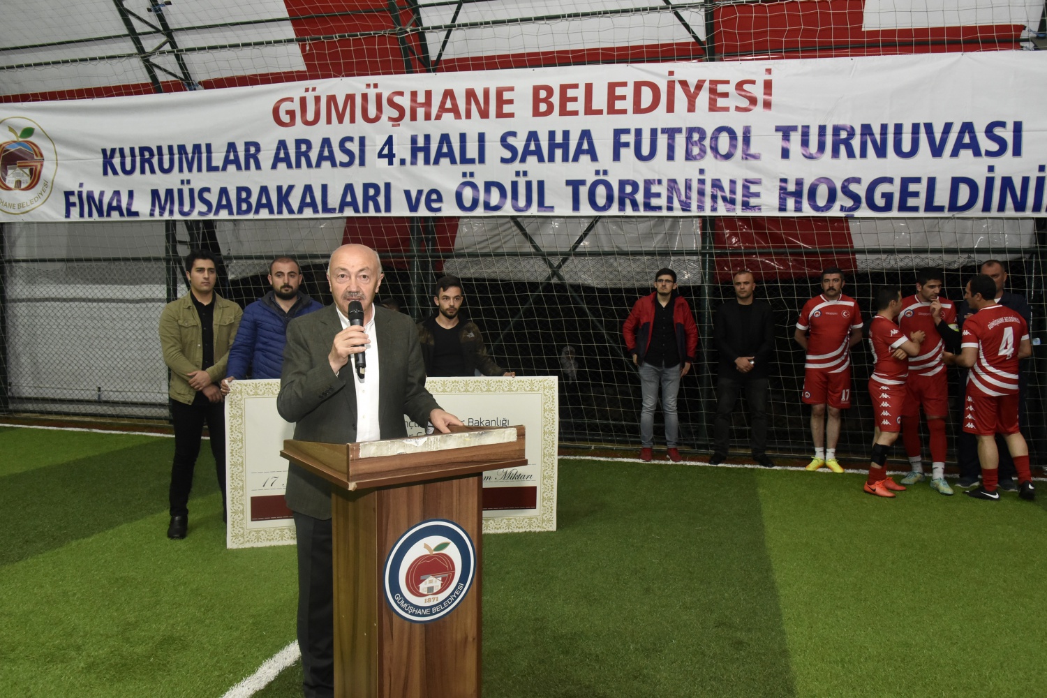 Gümüşhane’de kurumlararası halı saha turnuvasının şampiyonu Belediye oldu 26