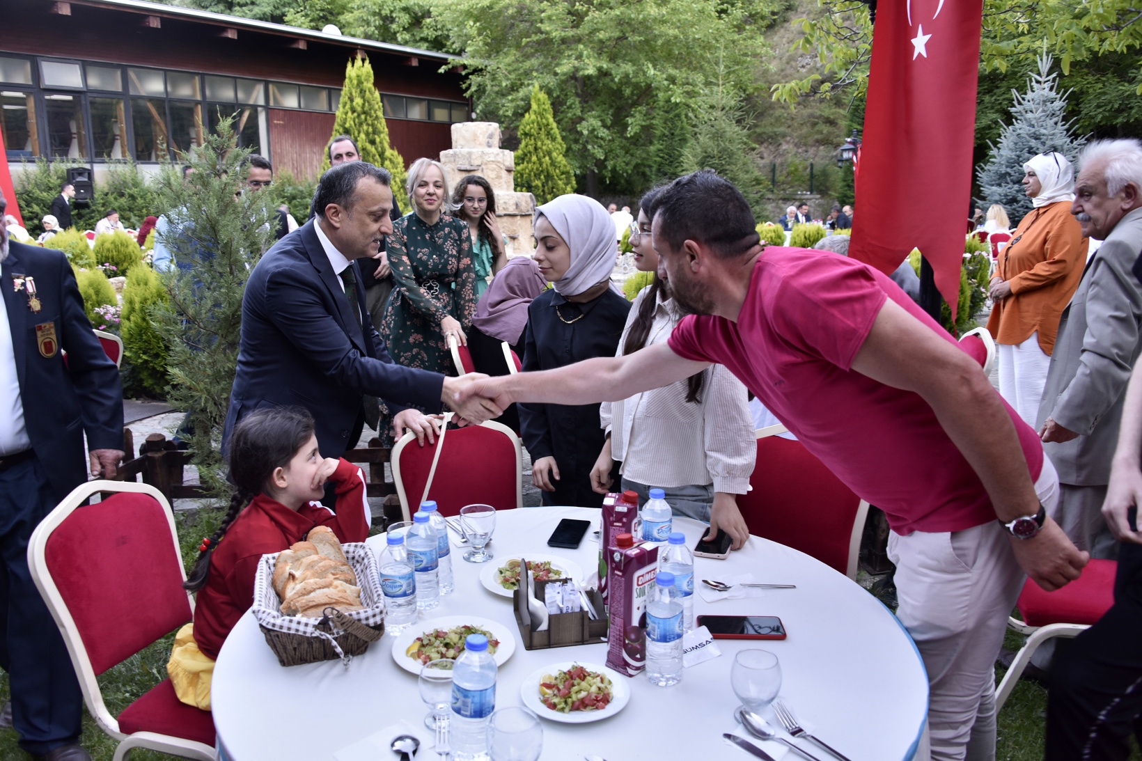 Şehit aileleri ve gaziler onuruna yemek 15