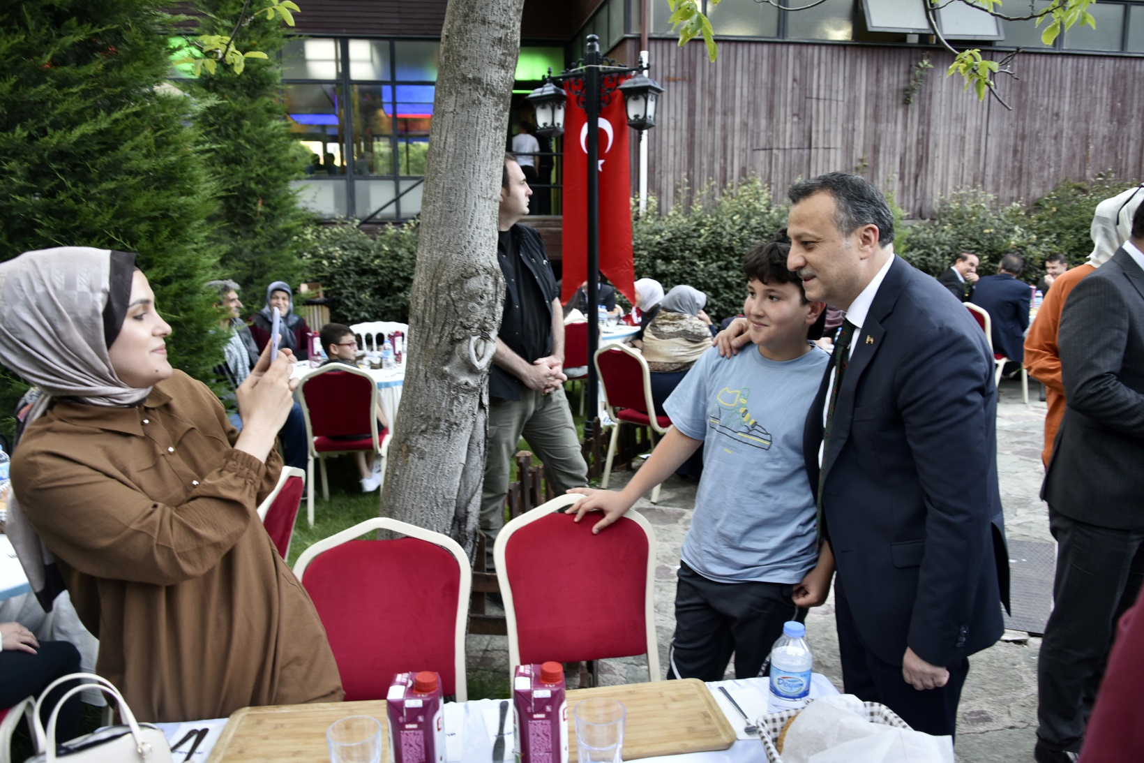 Şehit aileleri ve gaziler onuruna yemek 10