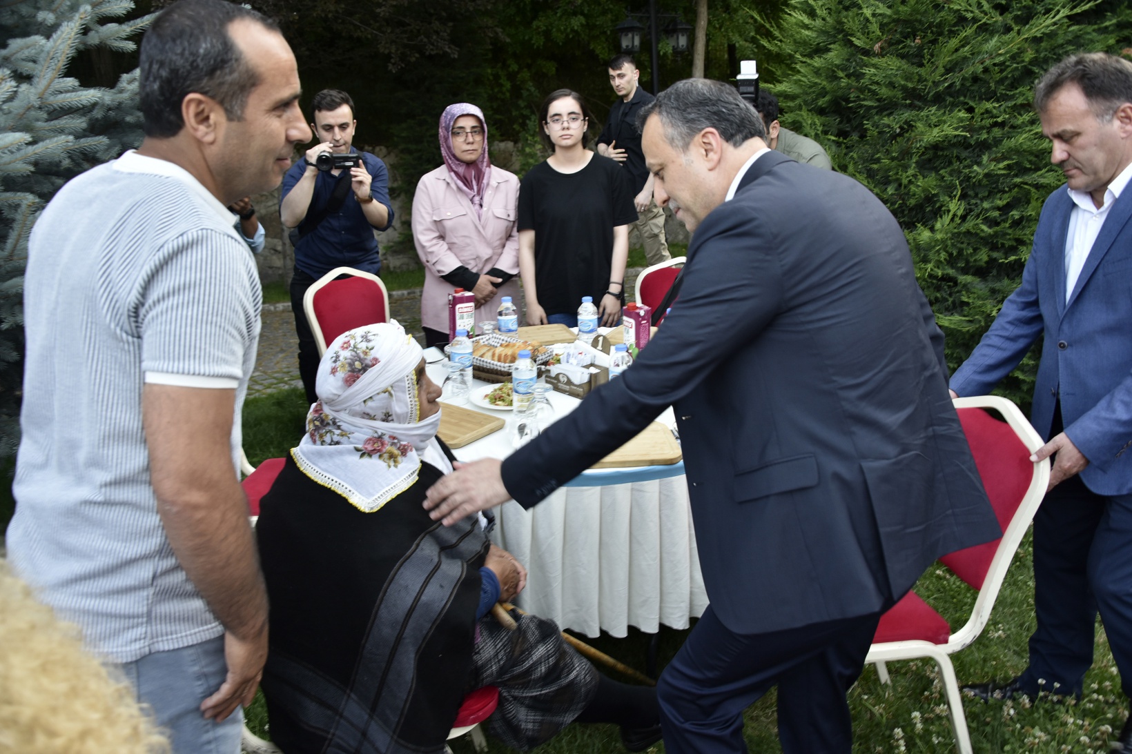 Şehit aileleri ve gaziler onuruna yemek 9