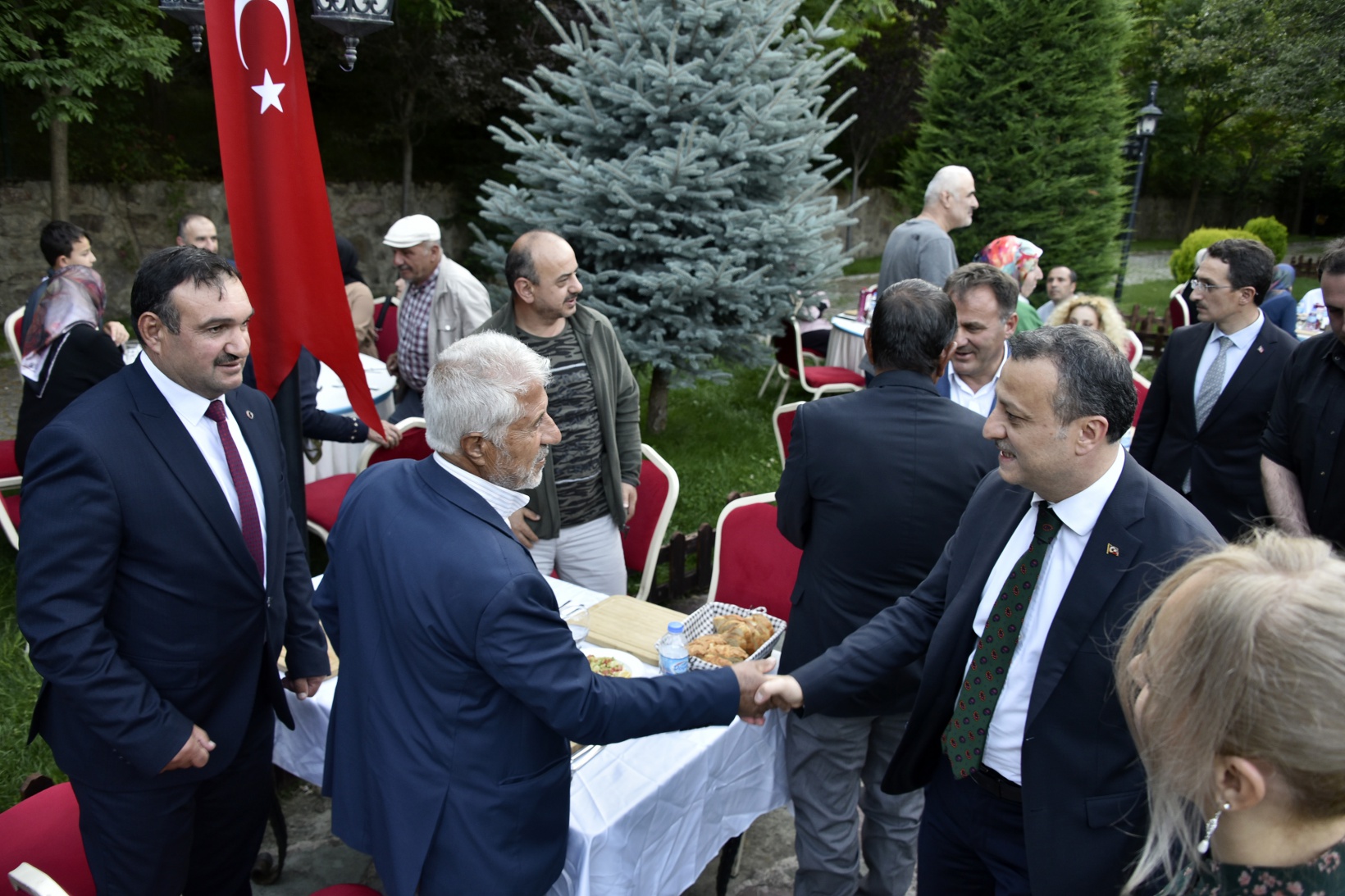 Şehit aileleri ve gaziler onuruna yemek 32