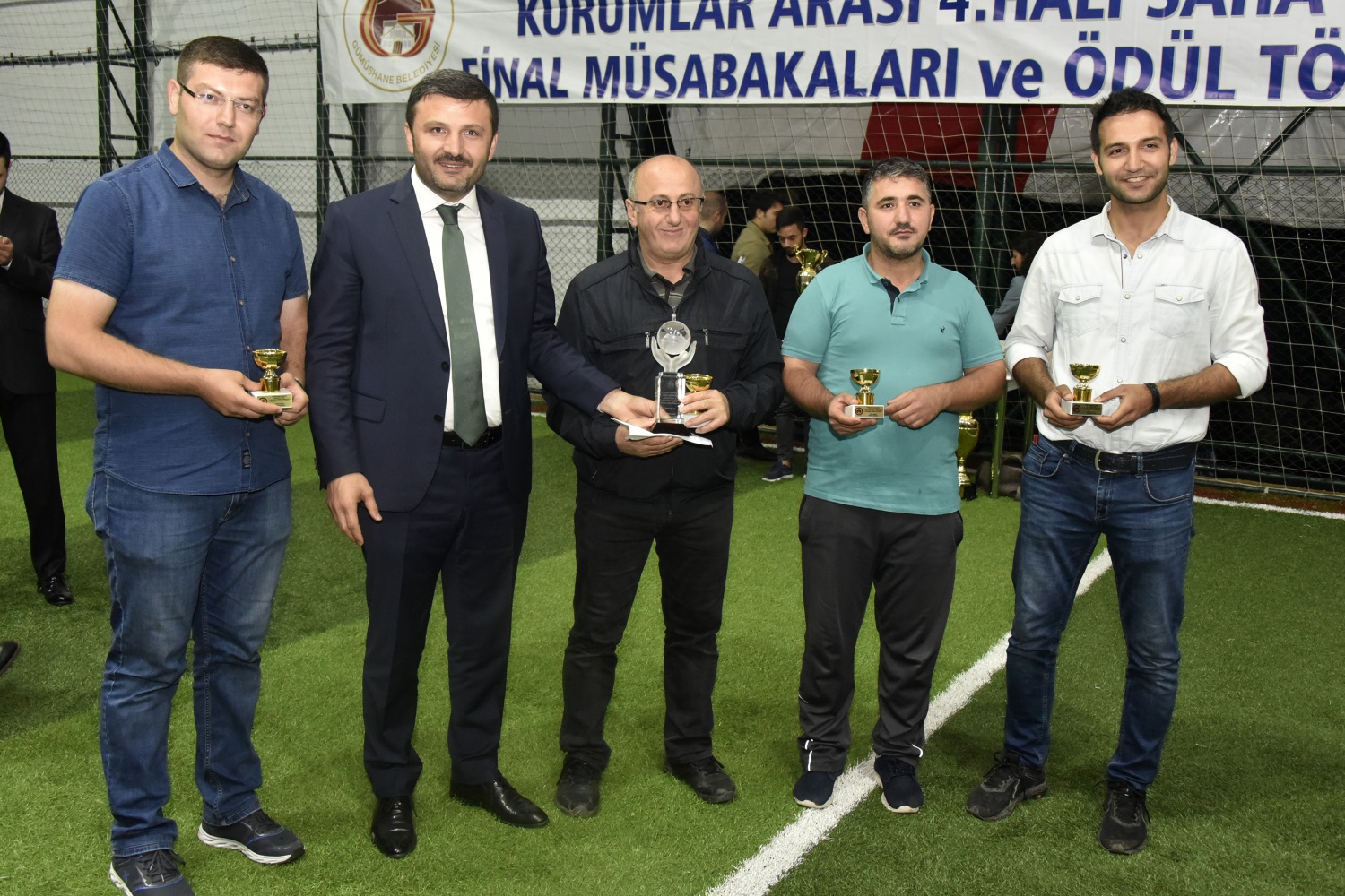 Gümüşhane’de kurumlararası halı saha turnuvasının şampiyonu Belediye oldu 30