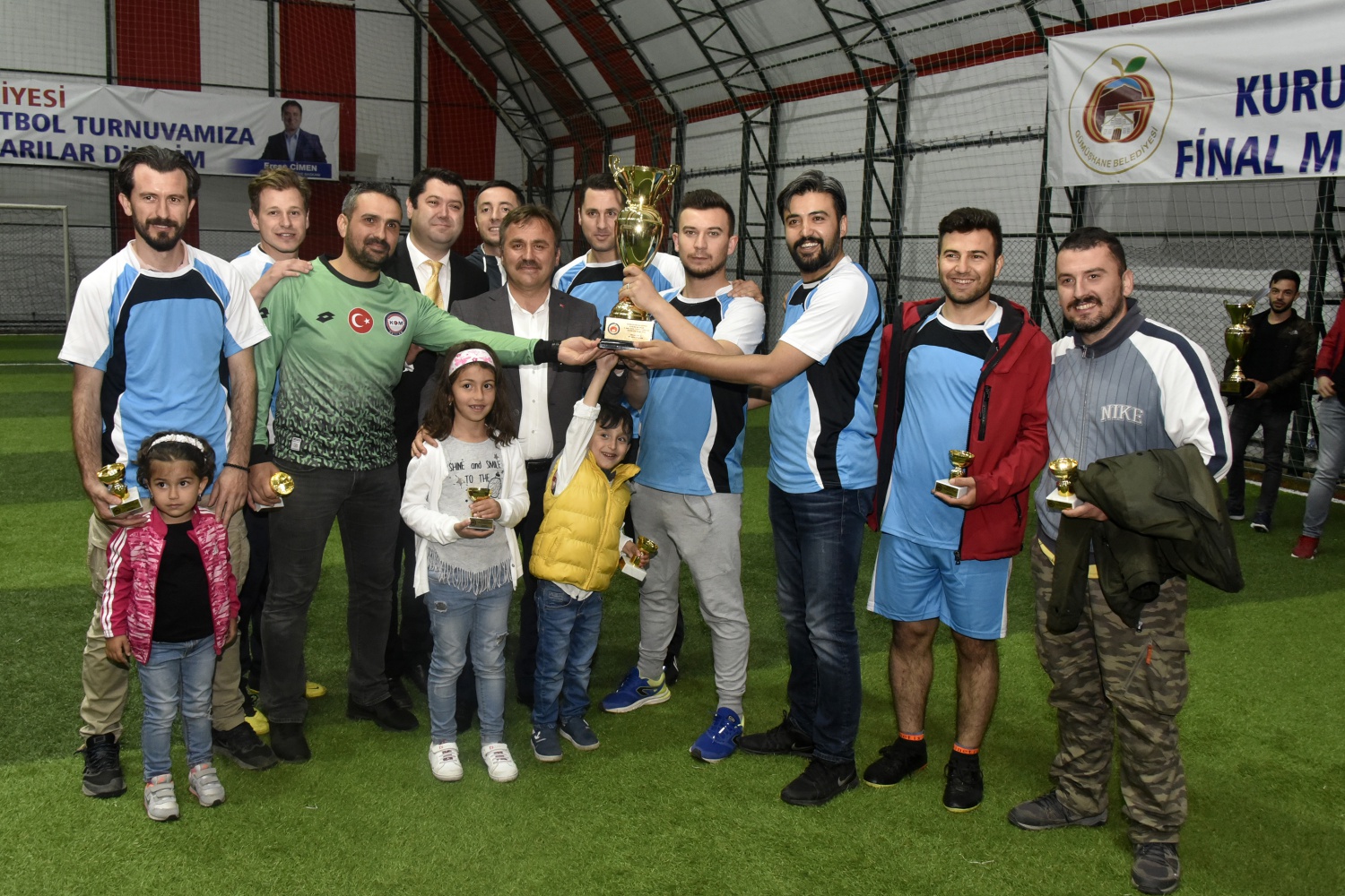 Gümüşhane’de kurumlararası halı saha turnuvasının şampiyonu Belediye oldu 31