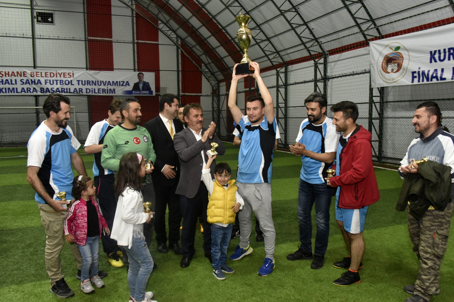 Gümüşhane’de kurumlararası halı saha turnuvasının şampiyonu Belediye oldu 33