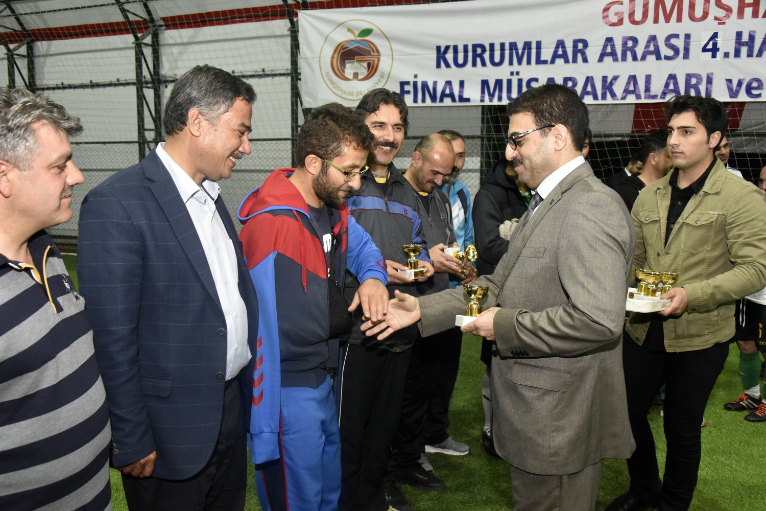 Gümüşhane’de kurumlararası halı saha turnuvasının şampiyonu Belediye oldu 34