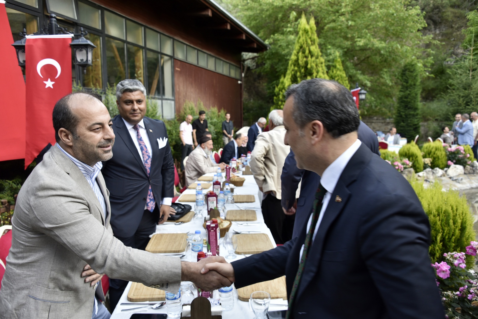 Şehit aileleri ve gaziler onuruna yemek 12